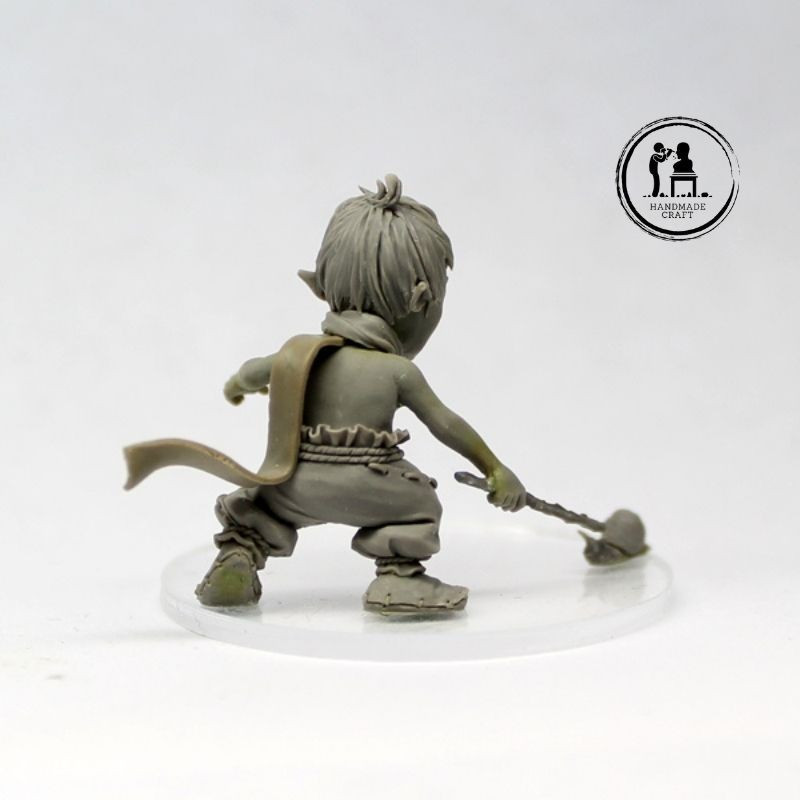 EOL l'enfant lutin est une figurine  résine sculptée par Valentin ZAK