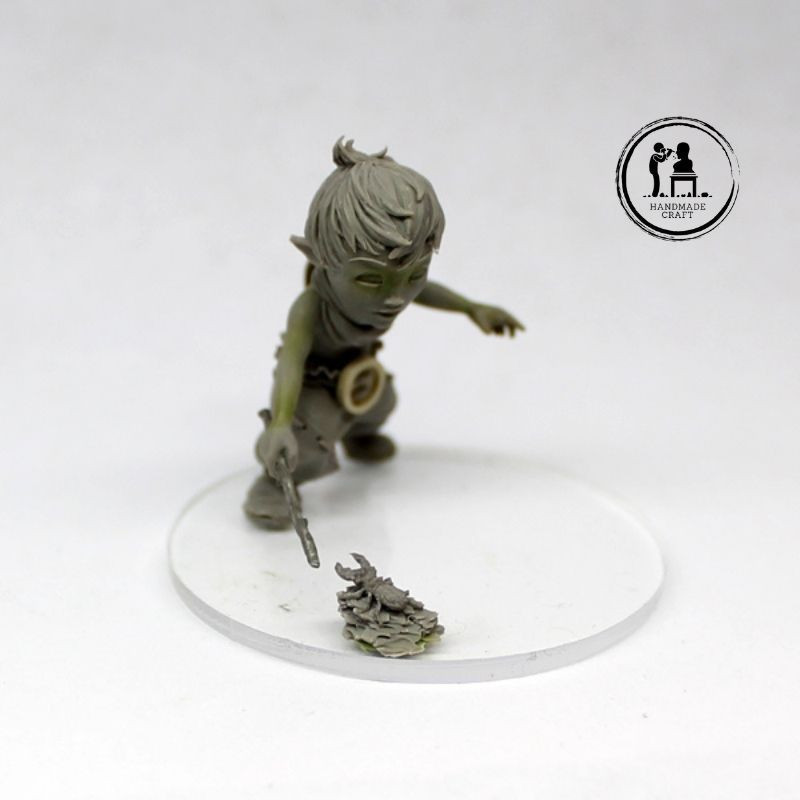 EOL l'enfant lutin est une figurine  résine sculptée par Valentin ZAK