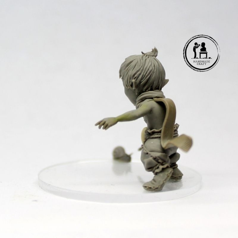 EOL l'enfant lutin est une figurine  résine sculptée par Valentin ZAK