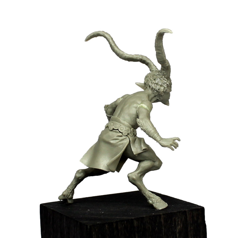 SATRYAS est une figurine à l'échelle 54 mm en édition limitée à 200 exemplaires de faune sculptée par Valentin ZAK
