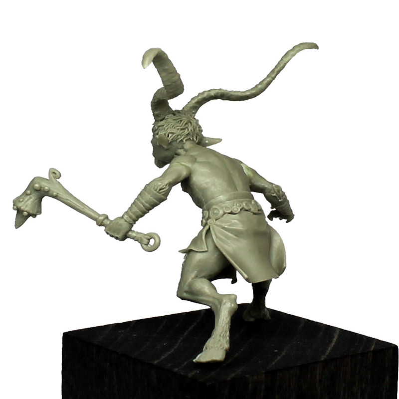 SATRYAS est une figurine à l'échelle 54 mm en édition limitée à 200 exemplaires de faune sculptée par Valentin ZAK