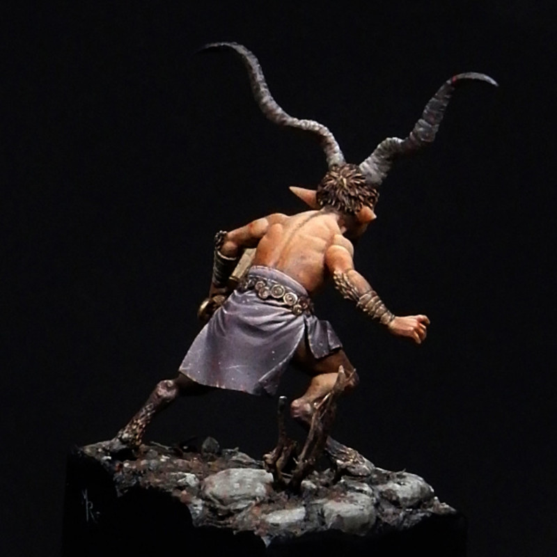 SATRYAS est une figurine à l'échelle 54 mm en édition limitée à 200 exemplaires de faune sculptée par Valentin ZAK