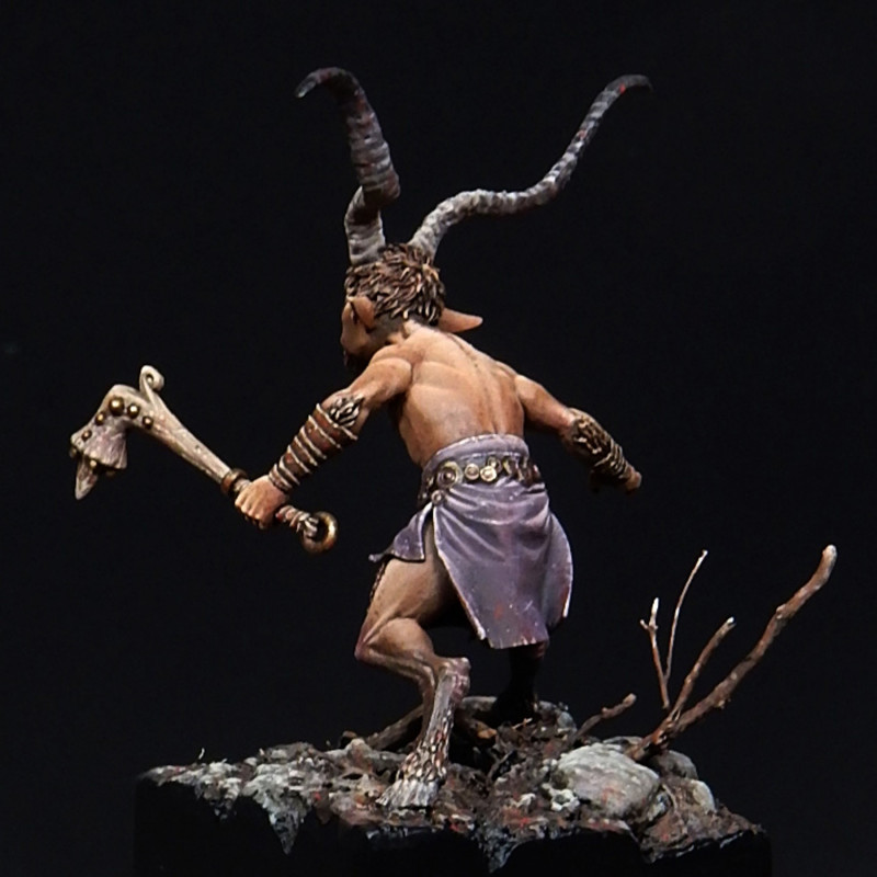 SATRYAS est une figurine à l'échelle 54 mm en édition limitée à 200 exemplaires de faune sculptée par Valentin ZAK