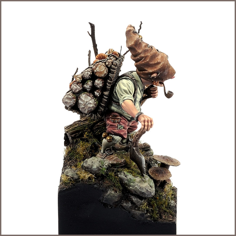 ULF est une figurine de lutin bûcheron sculptée et peinte par Valentin ZAK